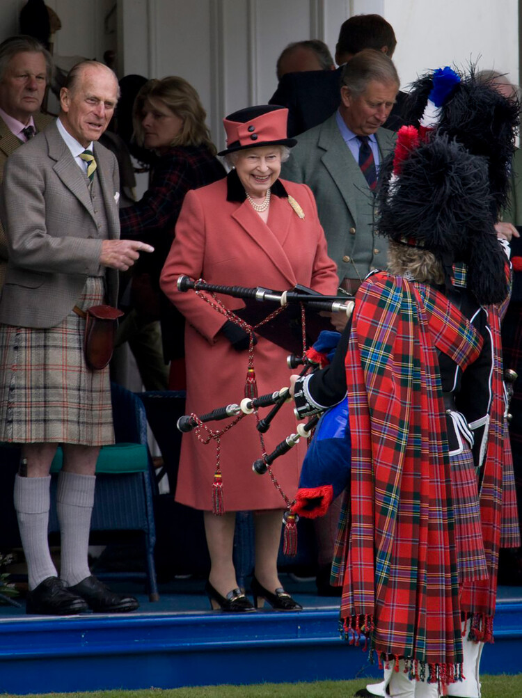 Герцог Эдинбургский, королева Елизавета II и принц Чарльз посетили ежегодное собрание Бремар Хайленд в Абердиншире, 2008