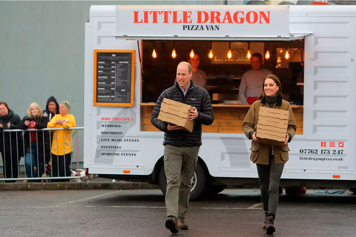 Кейт Миддлтон и принц Уильям ненадолго стали доставщиками пиццы
