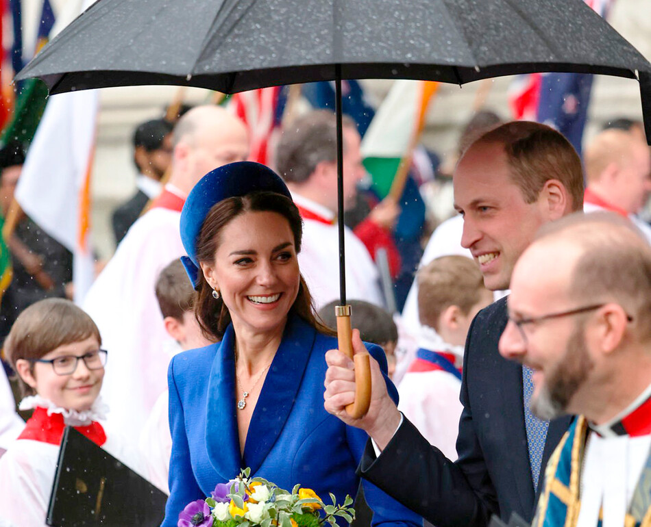 Кэтрин, герцогиня Кембриджская, и принц Уильям, герцог Кембриджский, покидают Вестминстерское аббатство после службы в честь Дня Содружества в Лондоне, Англия 14 марта 2022