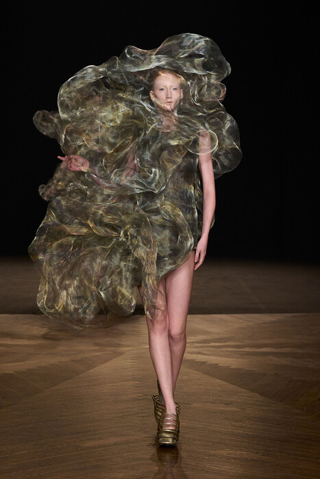 Iris van Herpen Couture Fall 2025 / Iris van Herpen Couture окллекция осень 2025