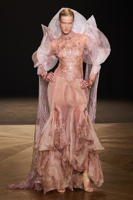 Iris van Herpen Couture Fall 2025 / Iris van Herpen Couture окллекция осень 2025