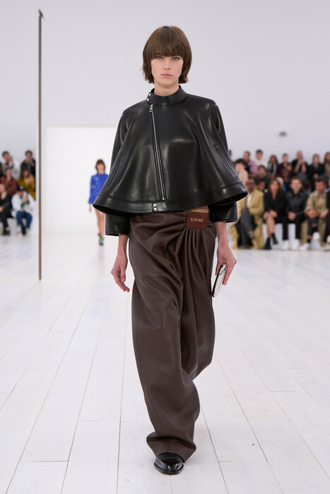 Loewe весна-лето 2025 / Loewe spring-summer 2025