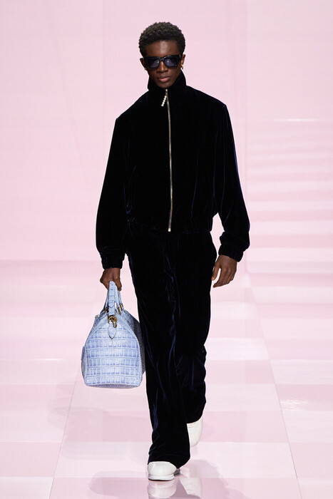 Louis Vuitton fall 2025 menswear / Louis Vuitton осень-зима 2025/26