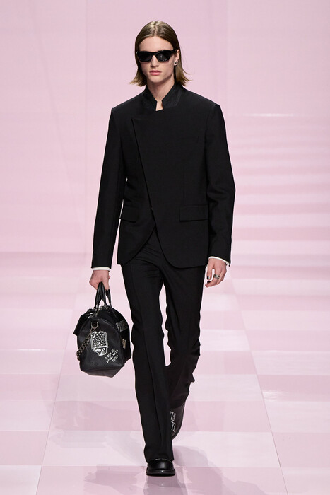 Louis Vuitton fall 2025 menswear / Louis Vuitton осень-зима 2025/26