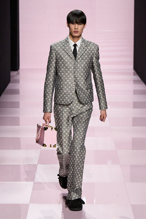 Louis Vuitton fall 2025 menswear / Louis Vuitton осень-зима 2025/26