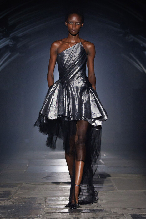 McQueen коллекция весна-лето 2027 / McQueen spring-summer 2027