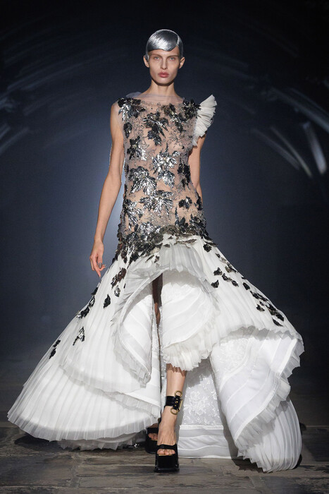 McQueen коллекция весна-лето 2027 / McQueen spring-summer 2027