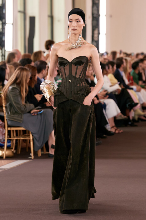 Schiaparelli Couture коллекция сезона осень 2023 / Schiaparelli Fall 2023 Couture