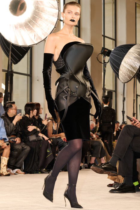 Schiaparelli Couture Fall 2025 / Schiaparelli Couture коллекция осень 2025