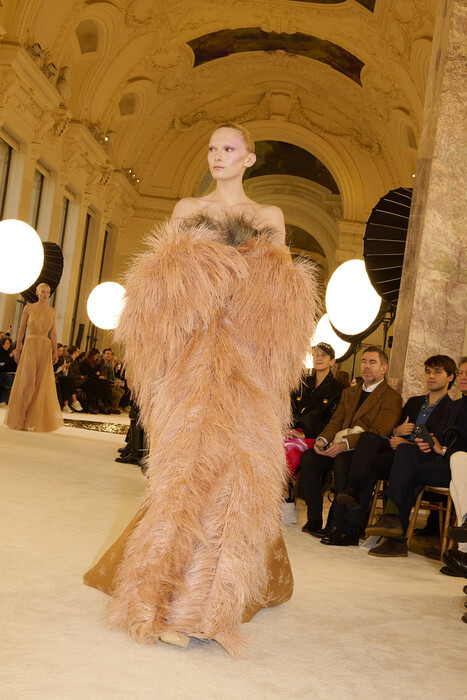 Schiaparelli Couture Spring 2025 / Schiaparelli Couture весна-лето 2025