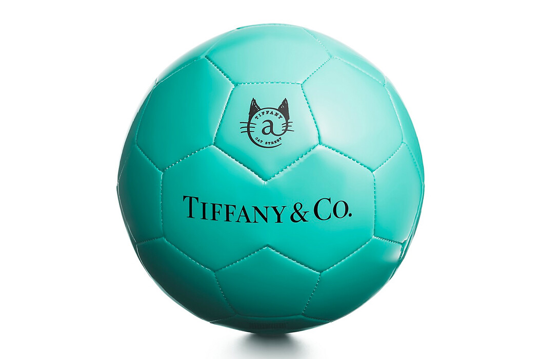 Tiffany & Co выпустил мячи и скейтборды