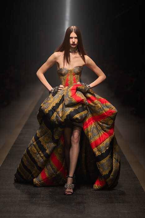 Коллекция Versace осень-зима 2025 / Versace fall 2025