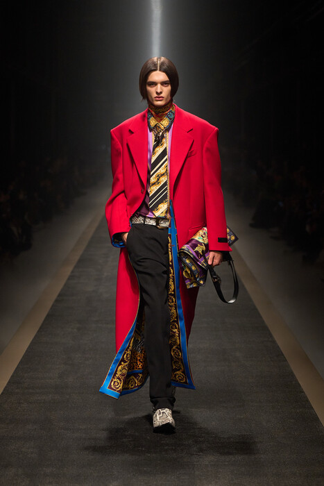 Коллекция Versace осень-зима 2025 / Versace fall 2025