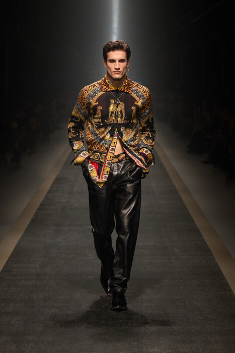 Коллекция Versace осень-зима 2025 / Versace fall 2025