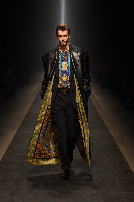 Коллекция Versace осень-зима 2025 / Versace fall 2025