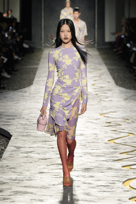 Versace весна-лето 2025 / Versace spring-summer 2025