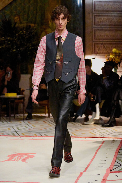 Versace коллекция весна-лето 2026 / Versace Spring-Summer 2026