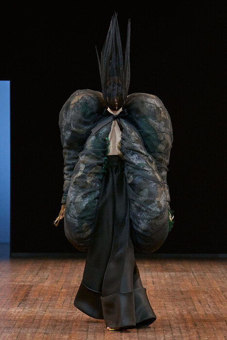 Viktor and Rolf Couture Fall 2025 / Viktor and Rolf Couture коллекция осень 2025