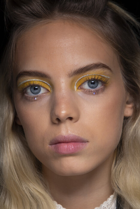 Anna Sui весна-лето 2020 макияж
