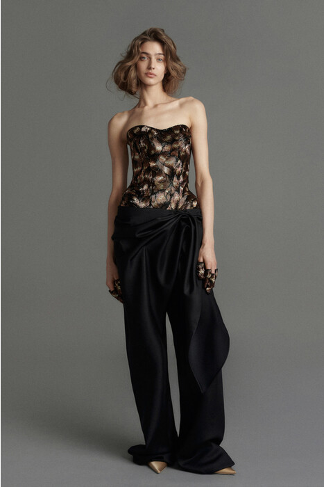 Дом моды Yudashkin представил новую премиум-линию