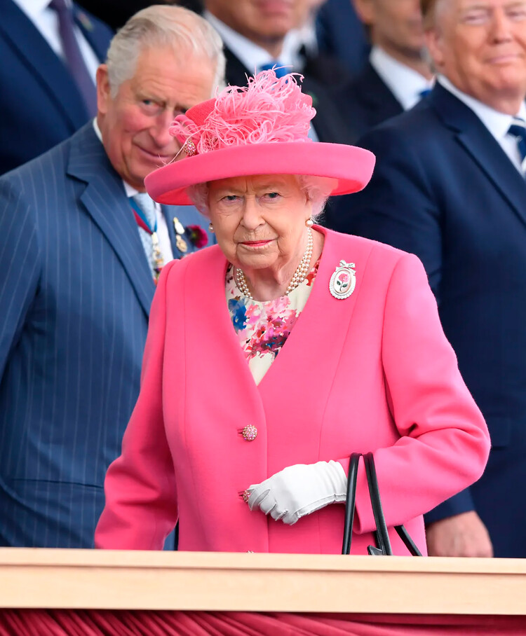 Елизавета II возвращается в Лондон: кризис в стране вынуждает 96-летнего монарха досрочно прервать отпуск в Балморале