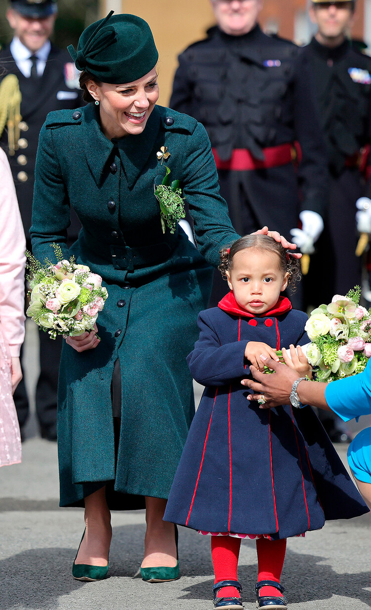 Кейт Миддлтон с Гайей Мани, на параде в честь Дня Святого Патрика 1-го батальона ирландской гвардии с принцем Уильямом, герцогом Кембриджским, в казармах Монс, 2022