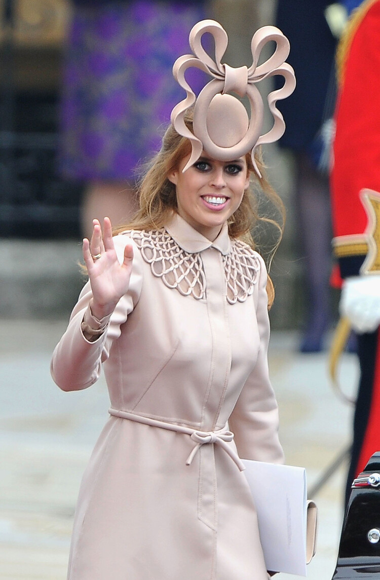 Принцесса Беатрис прибывает на свадьбу принца Уильяма и Кейт Миддлтон