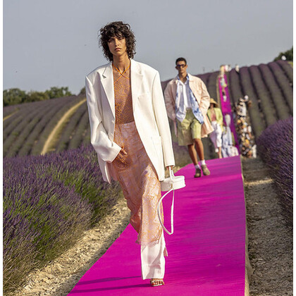 Jacquemus отметили 10-летие бренда показом в Провансе