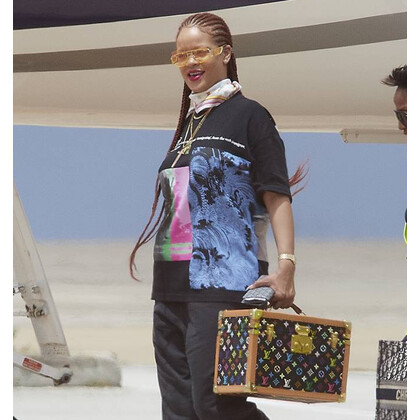 Рианна – страстная поклонница сумок Louis Vuitton
