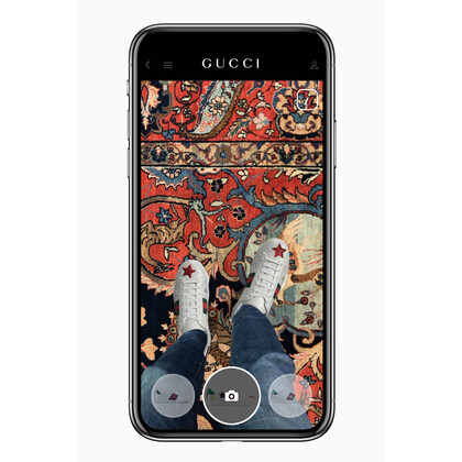 Виртуальная примерочная кроссовок от Gucci