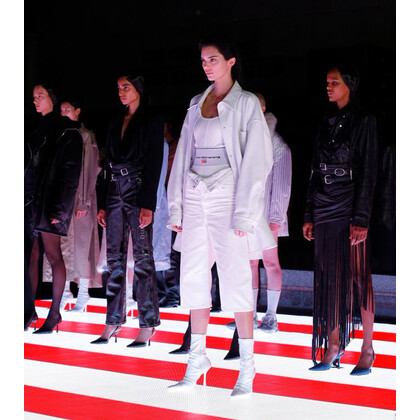 Alexander Wang пропустит показ в декабре ради празднования 15–летия