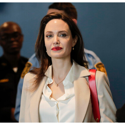 Анджелине Джоли не дали отстранить судью в деле об опеке