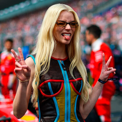 Аня Тейлор-Джой сменила образ принцессы Пич на винтаж