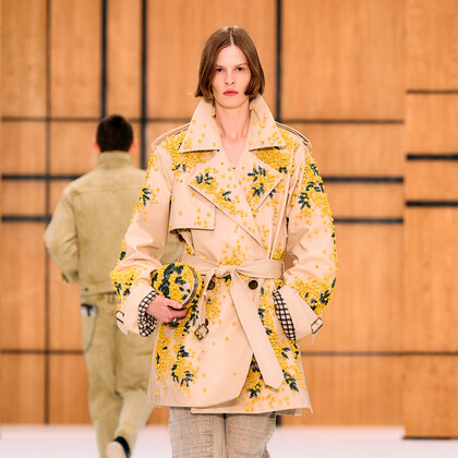 Burberry весна-лето 2027: Дэниел Ли разрешил британской классике быть несовершенной