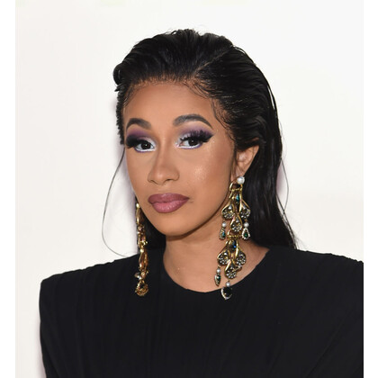 Cardi B извинилась за вечеринку на 40 человек в День Благодарения