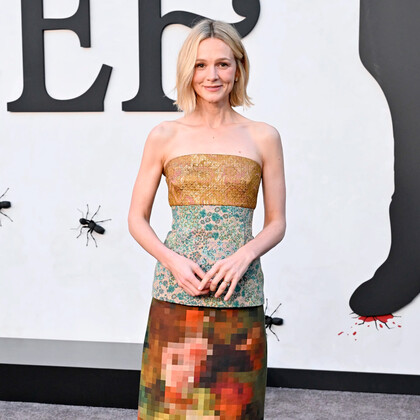 Кэри Маллиган примерила платье «с глюком» от Dries Van Noten