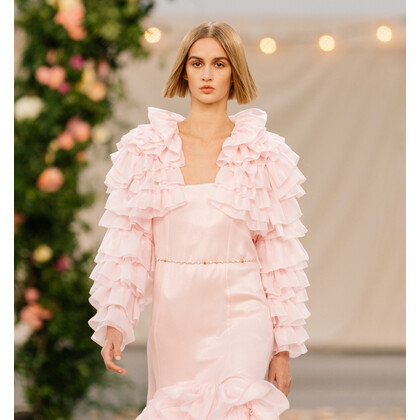 5 простых укладок, которые мы увидели на показе Chanel Couture весна-лето 2021