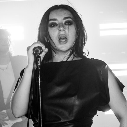 Charli XCX выпустила короткометражный фильм о создании альбома Music, Fashion, Film