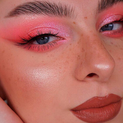 Макияж в стиле клубной эстетики снова в моде