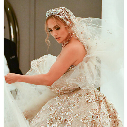 Дженнифер Лопес примерила свадебное платье Zuhair Murad