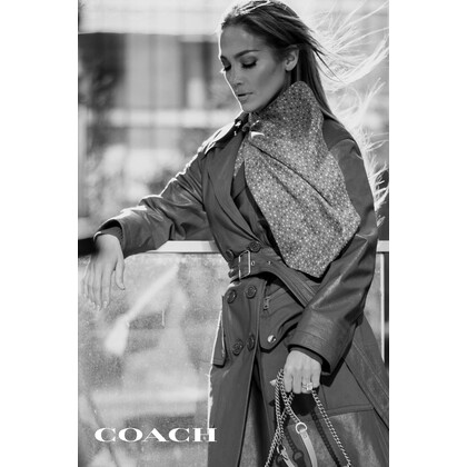 Дженнифер Лопес стала лицом бренда Coach