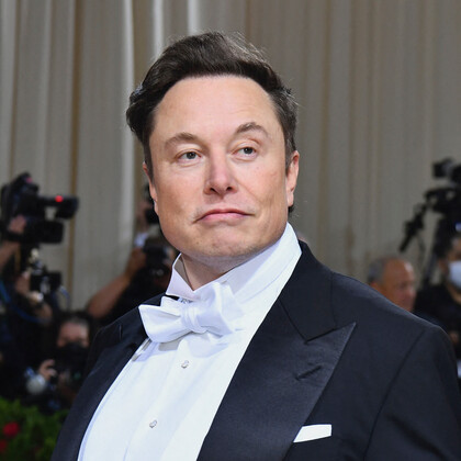 Илон Маск потерял $16,9 млрд после информации о массовых увольнениях в Tesla