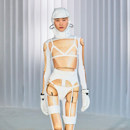 Игра и провокация: каким получился осенний показ Jean Paul Gaultier 2026