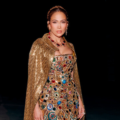 Дженнифер Лопес эффектно появилась на показе Fashion lava от Dolce & Gabbana