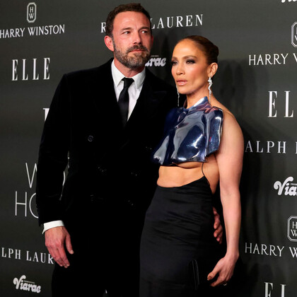 Дженнифер Лопес надела смелый топ на церемонию Elle Women in Hollywood Awards