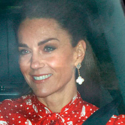 Кейт Миддлтон вернулась к любимому праздничному платью по случаю рождественского обеда