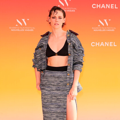 Кристен Стюарт показала, как правильно носить Chanel в жару