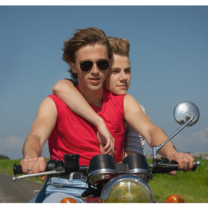 Первая любовь, беззаботное время: рецензия на фильм «Лето'85»