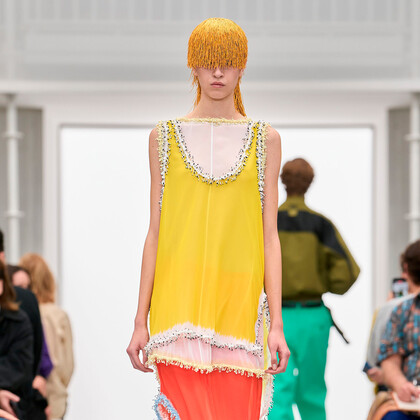 Loewe весна-лето 2027: новая глава бренда вышла проще и живее