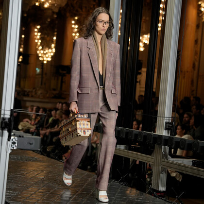 5 моментов, которые нужно знать о типичном французском показе Louis Vuitton сезона осень-зима 2023
